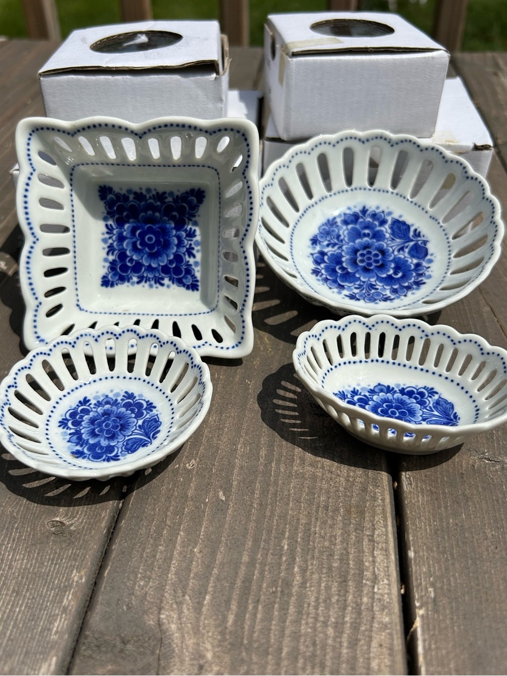 Delft Hand Painted Small Shallow Dishes-Set Of 4- W/boxes Blue And White Cottage